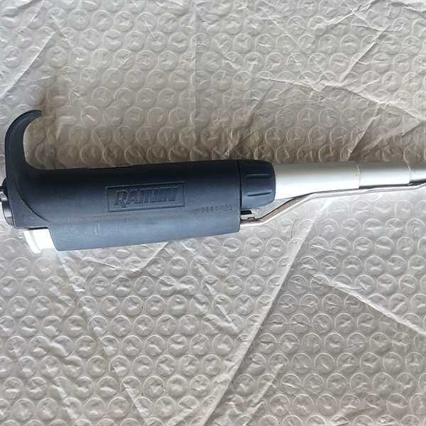 修理可能なRain L-1000PLピペットおよびRain 100Uピペット