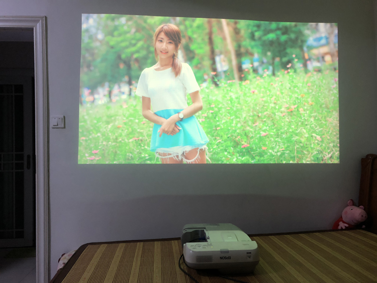 Epson EB-450W siêu ngắn tập trung phản chiếu màn hình rộng giảng dạy kinh doanh văn phòng máy chiếu tại nhà
