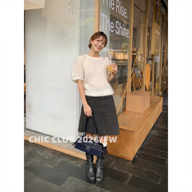 Chic Club 2026/Fw Early Autumn Gentle and Lazy Style White Round Neck Jacquard Short Sleeve Knit Top for Women Chic Club 2026/Fw Early Autumn Gentle and Lazy Style White Round Neck Jacquard Short Sleeve Knit Top for Women