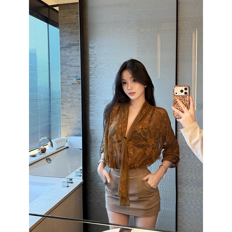 1Sdoudou Doudoujiang [Wild Yarn Hunt] Deep V-Neck Lace Blouse with Tie Design, Slimming and Pure and Alluring Top
