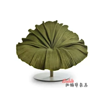 Серо -белые ноги+зеленая ткань