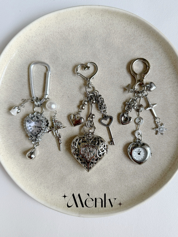 Menlv Original Retro Vintage Niche High-End ins Style Clock Subculture Heart Keychain Pendant