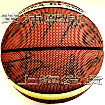 The Chinese womens basketball team collectively autographs basketballs Li Meng Li Yueru Yang Shuyu Wang Siyu and Yang Liwei ZX