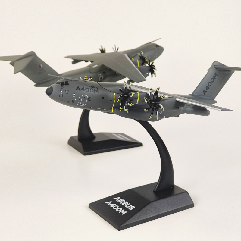 Aimo Wings Airbus A400M 1:200 Transport Aircraft Static Display Aircraft Model - the Cargo Compartment Cannot Be Opened Aimo Wings Airbus A400M 1:200 Transport Aircraft Static Display Aircraft Model - the Cargo Compartment Cannot Be Opened