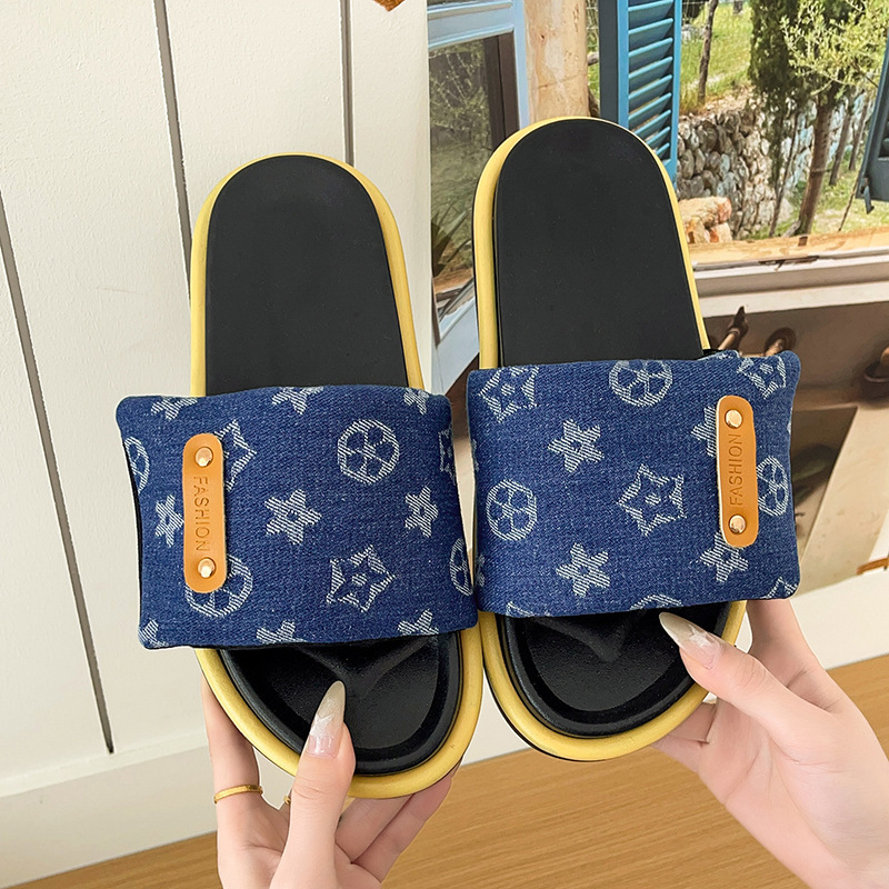 2026 New Style Thick-Soled Lightweight Velcro Slippers for Outdoor Wear, Fashionable Non-Slip Denim Versatile Couple Slippers
