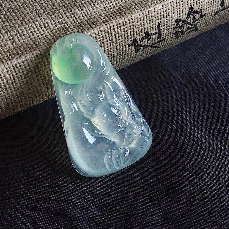 Revealed Yangmei jade all naughty jade cabinet natural emerald Myanmar A cargo ice seed dragon card