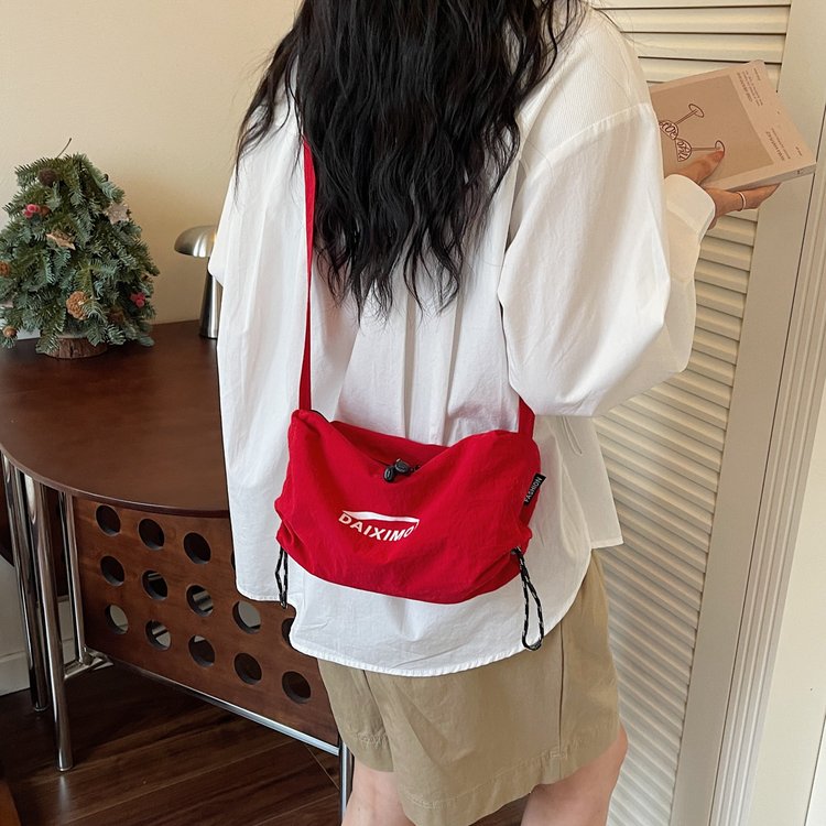 Casual and versatile dumpling bag 2026 new temperament commuter nylon Japanese niche lightweight sports crossbody bag