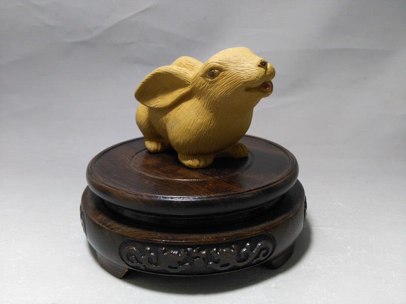 Bộ sưu tập để chơi Yixing cát màu tím trà pet điêu khắc đồ trang trí handmade chơi trà Vàng Thỏ thỏ Hoàng Đạo chất lượng cao phần bùn đồ đất nung