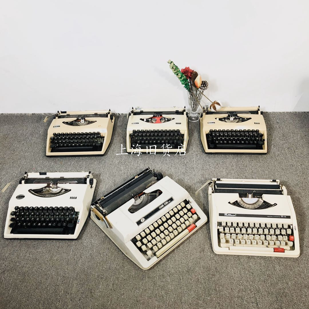 Not covered with a real machine English typewriter Long air hero flying fish card children learn toy decoration photography