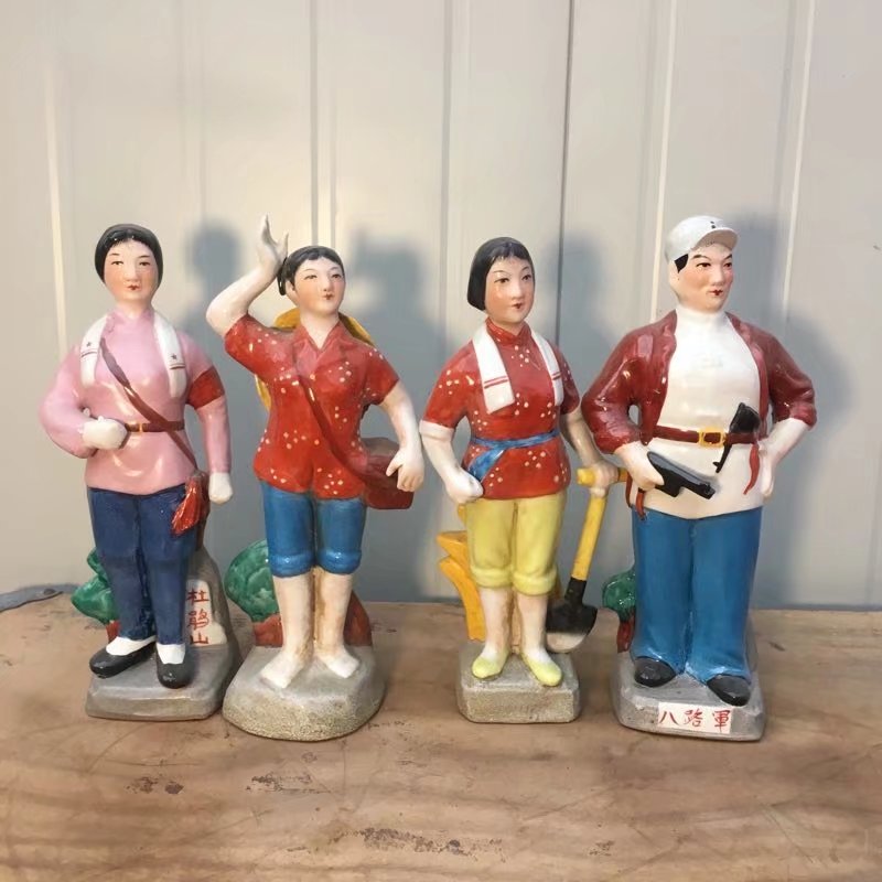Nostalgic decorative porcelain workers, peasants and soldiers, working people, red memory ornaments, ornaments, filming, film decoration