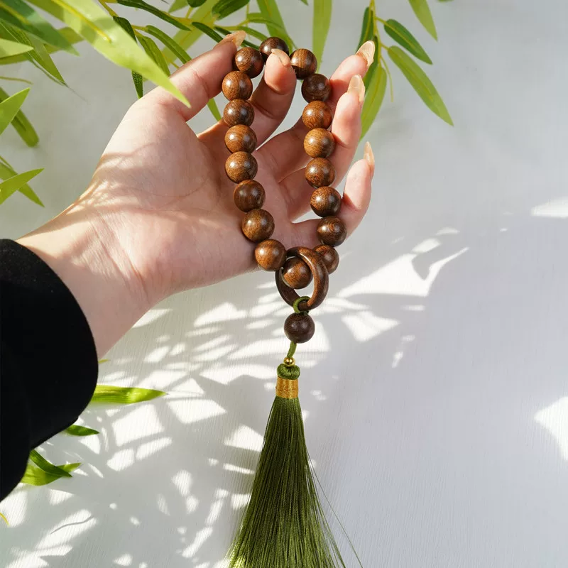 云深雾浅 Hanfu, handheld accessory green sandalwood, organic bracelet with tassels, Chinese style