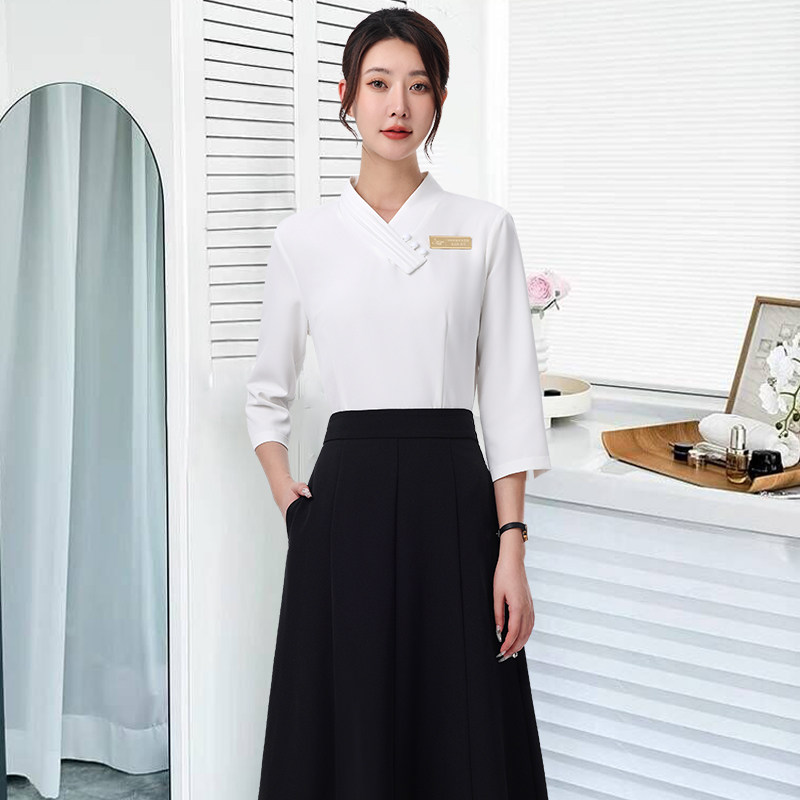揭秘星级酒店客房服务员的工作流程：从迎接客人到送别离店