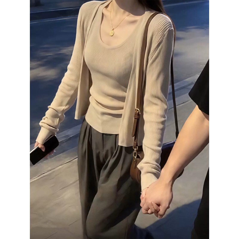 Beige Unique and Beautiful Age-Reducing Knitwear Two-Piece Set Early Autumn Women's Clothing 2026 New Style Relaxed Fit Top Beige Unique and Beautiful Age-Reducing Knitwear Two-Piece Set Early Autumn Women's Clothing 2026 New Style Relaxed Fit Top