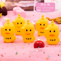 Интернет-знаменитость ущипнула и закричала 10 раз