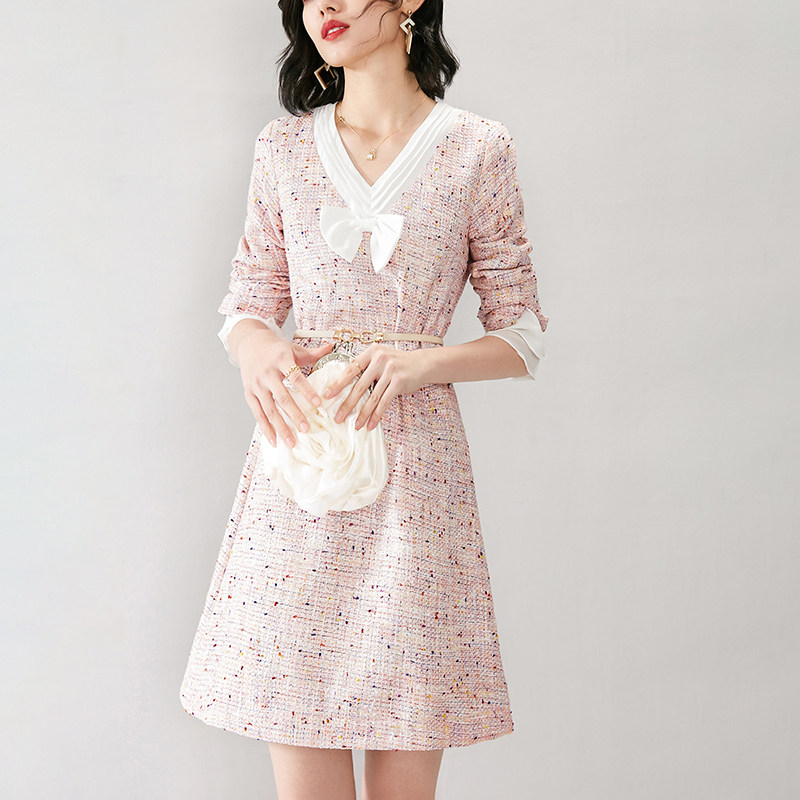 Late White 2022 Spring loaded with new reduced age straight cylinder Thin Celebrities Atmosphere Nature Law Style Thickened small Xiangfeng Wind Dress Women