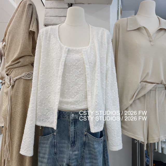 ຮູບແບບໂຄງສ້າງຂອງຝຣັ່ງ brushed lace suspender cardigan ຊຸດສອງສິ້ນສໍາລັບແມ່ຍິງພາກຮຽນ spring ຮູບແບບໃຫມ່ແບບສະບາຍໆແລະຫຼາຍຊະນິດ