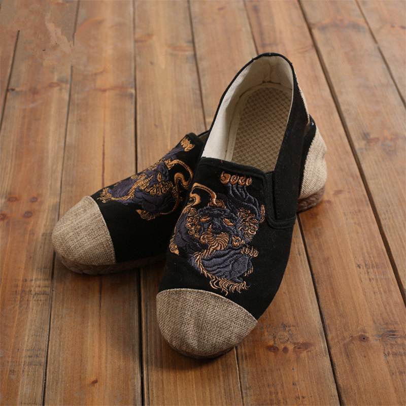 China Wind Spring Autumn Season Men's Retro Kirin Totem Embroidered Cotton Hemp Flat Heel Breathable Light Casual National Wind Cloth Shoes