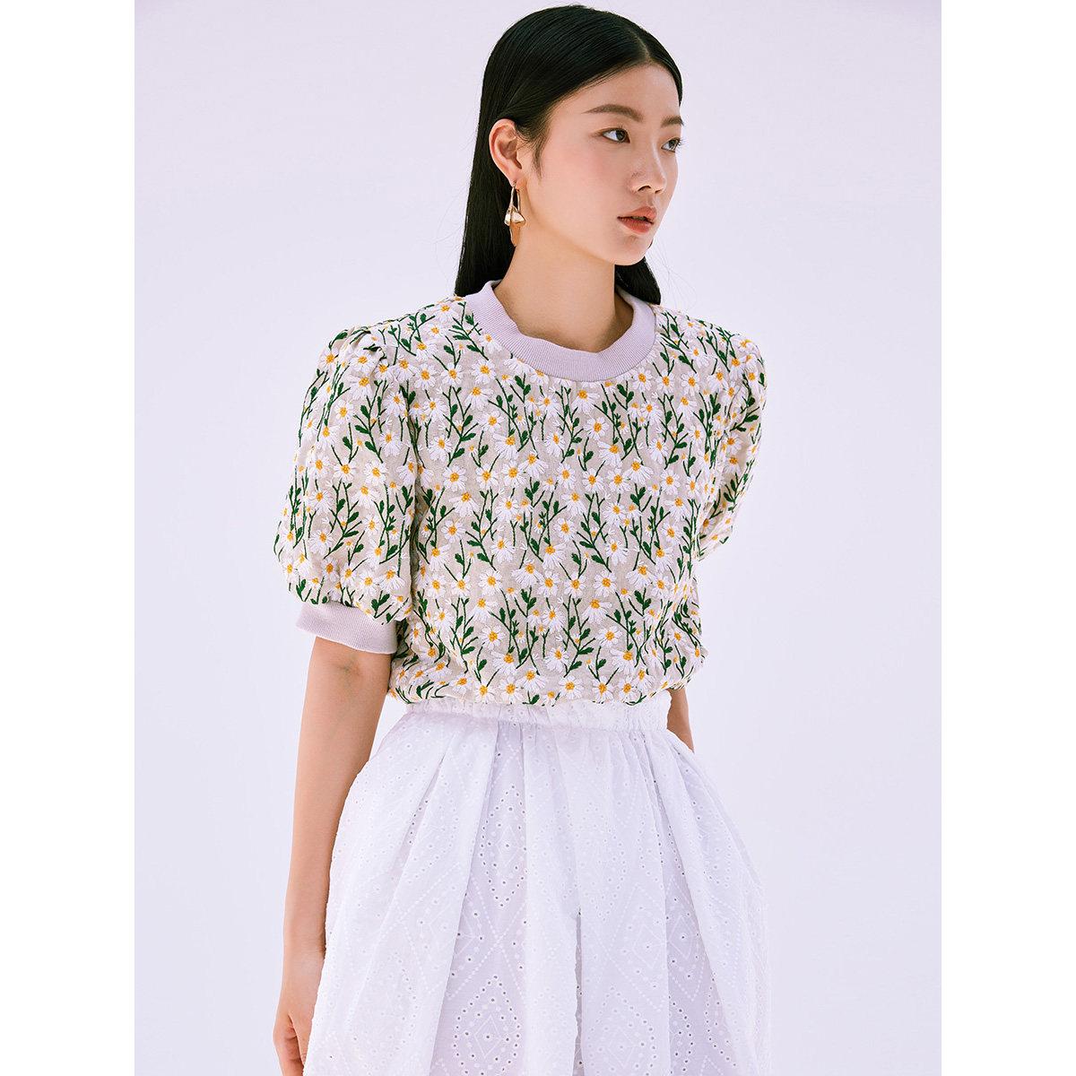 Yiwei Blooming Blossoms Heavy Industry Covered Daisy Embroidery Puff Sleeve Short Sleeve Short Shirt French Holiday Shirt