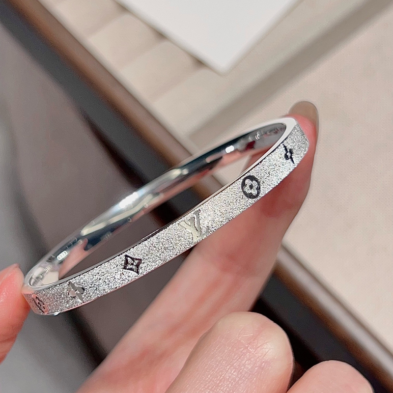 Light Luxury Pure Silver 999.9 Closed-End Pure Silver Bracelet for Young Women, Chinese Style, Light Luxury, High-End Feel, Solid, Suitable for Gift-Giving Light Luxury Pure Silver 999.9 Closed-End Pure Silver Bracelet for Young Women, Chinese Style, Light Luxury, High-End Feel, Solid, Suitable for Gift-Giving