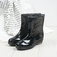 Черная маленькая точка