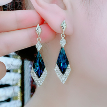 Diamond-shaped crystal earrings 2021 New tide air quality advanced feeling light extravagant personality 100 hitch silver needle blue earnchpin