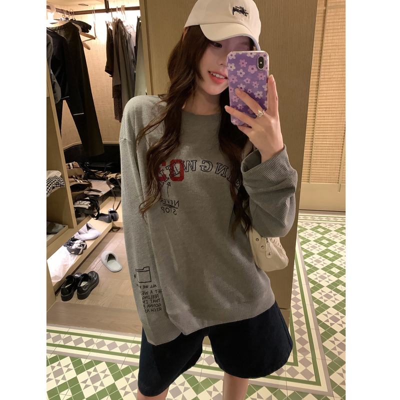 American Retro Letter Print Waffle Long-Sleeved T-Shirt for Women, New Autumn and Winter Style, Loose and Personalized Street Style Top, Trendy American Retro Letter Print Waffle Long-Sleeved T-Shirt for Women, New Autumn and Winter Style, Loose and Personalized Street Style Top, Trendy