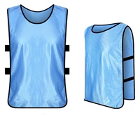 Средний неба -голубой детей в среднем