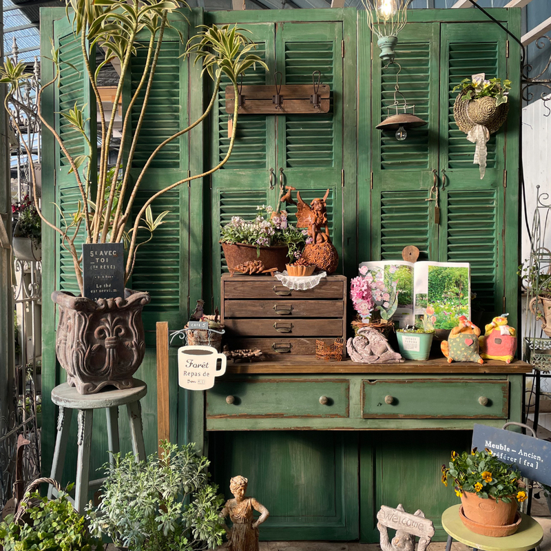 Fall in Love with the Garden: Home Balcony and Courtyard Background Panels, Partitioned Solid Wood Vintage-Style Louvered Door Panels Fall in Love with the Garden: Home Balcony and Courtyard Background Panels, Partitioned Solid Wood Vintage-Style Louvered Door Panels