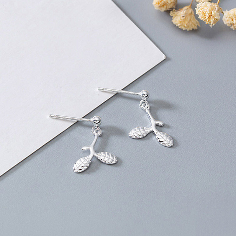 Rui Hongxiang 925 pure silver sprouted tender leaf ear needle Korean leaves tender leaf cute 100 lap earrings for women's earrings