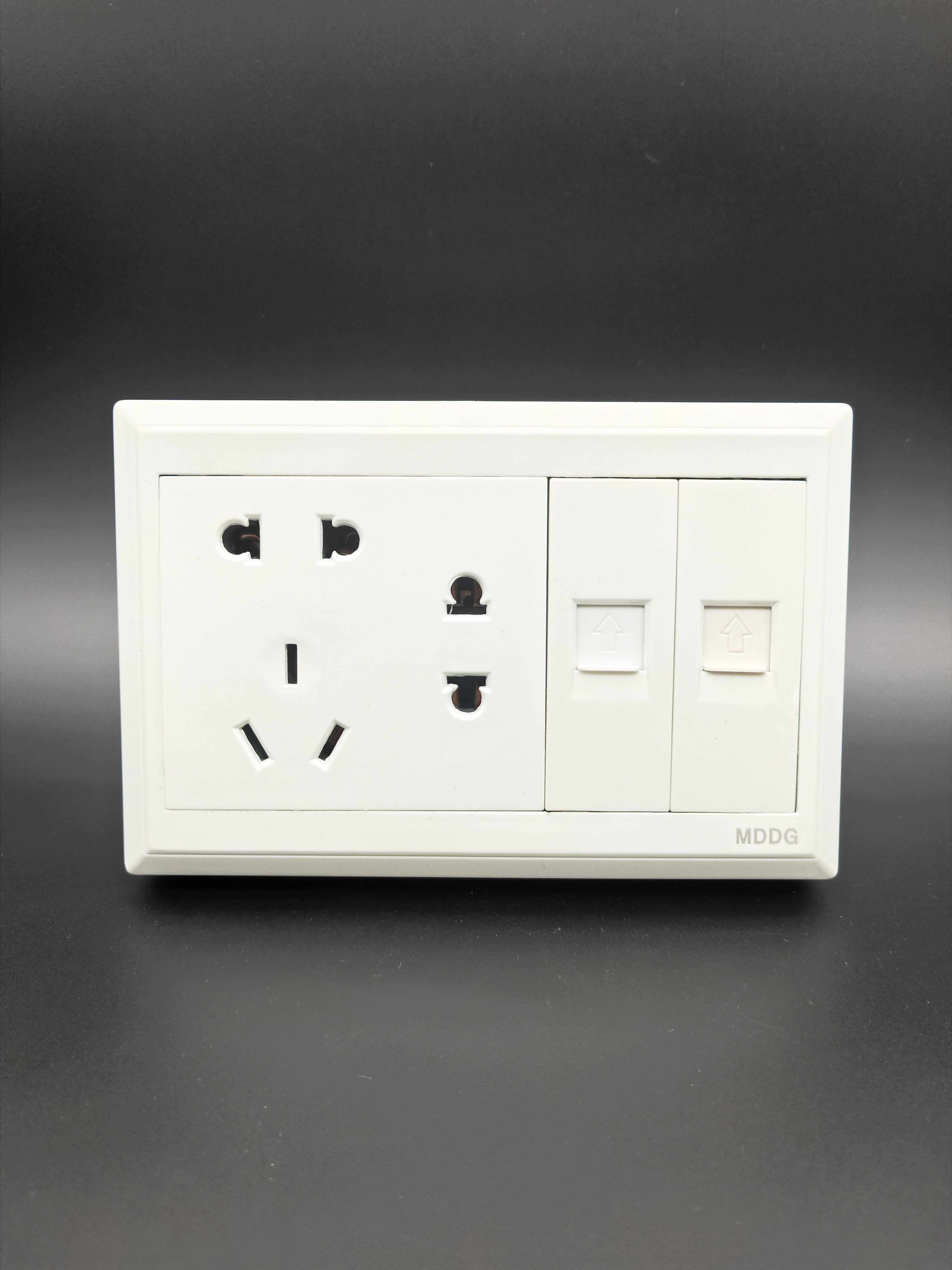 Surface-mounted two-bit computer with seven-hole socket two-bit network line eight-core plus two-two-three-hole socket surface-mounted panel MDDG