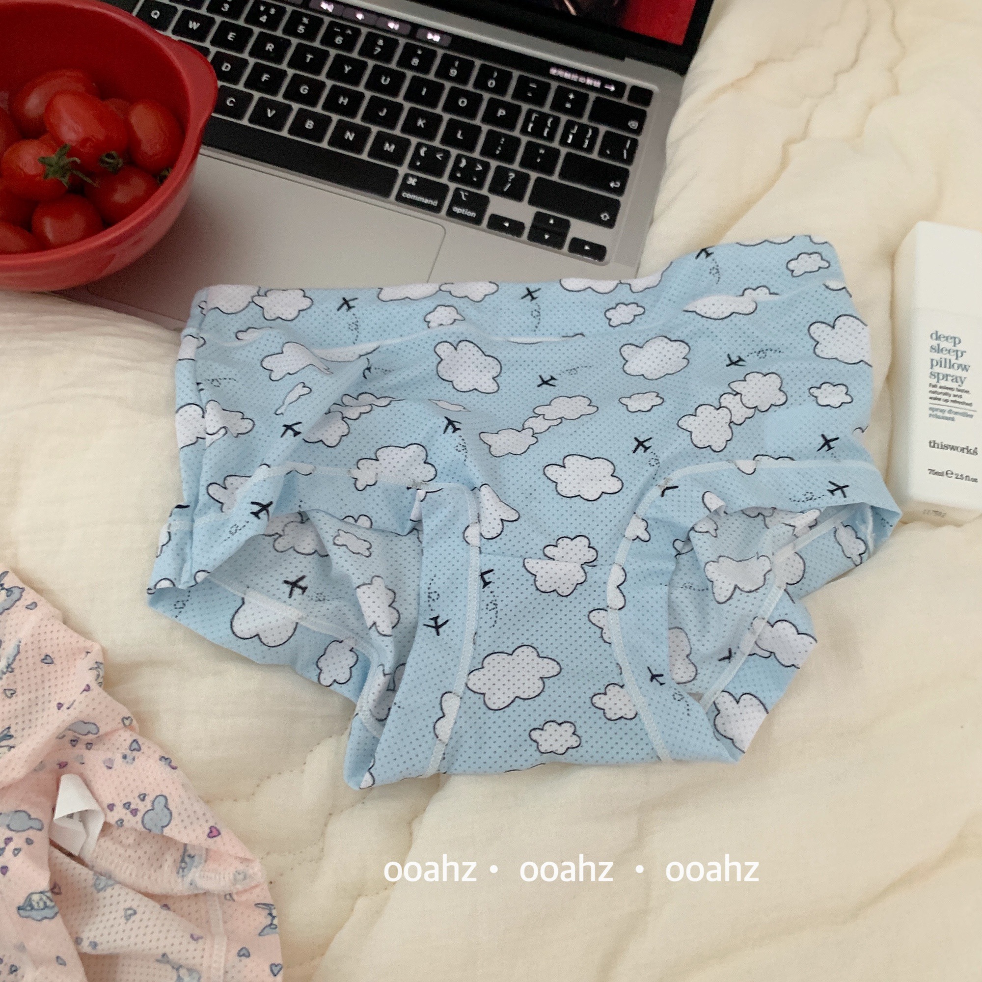 Ventilation holes ~ layers of clouds) Comfortable, butt-packed hips, ice silk, mid-waist panties, cute women's briefs