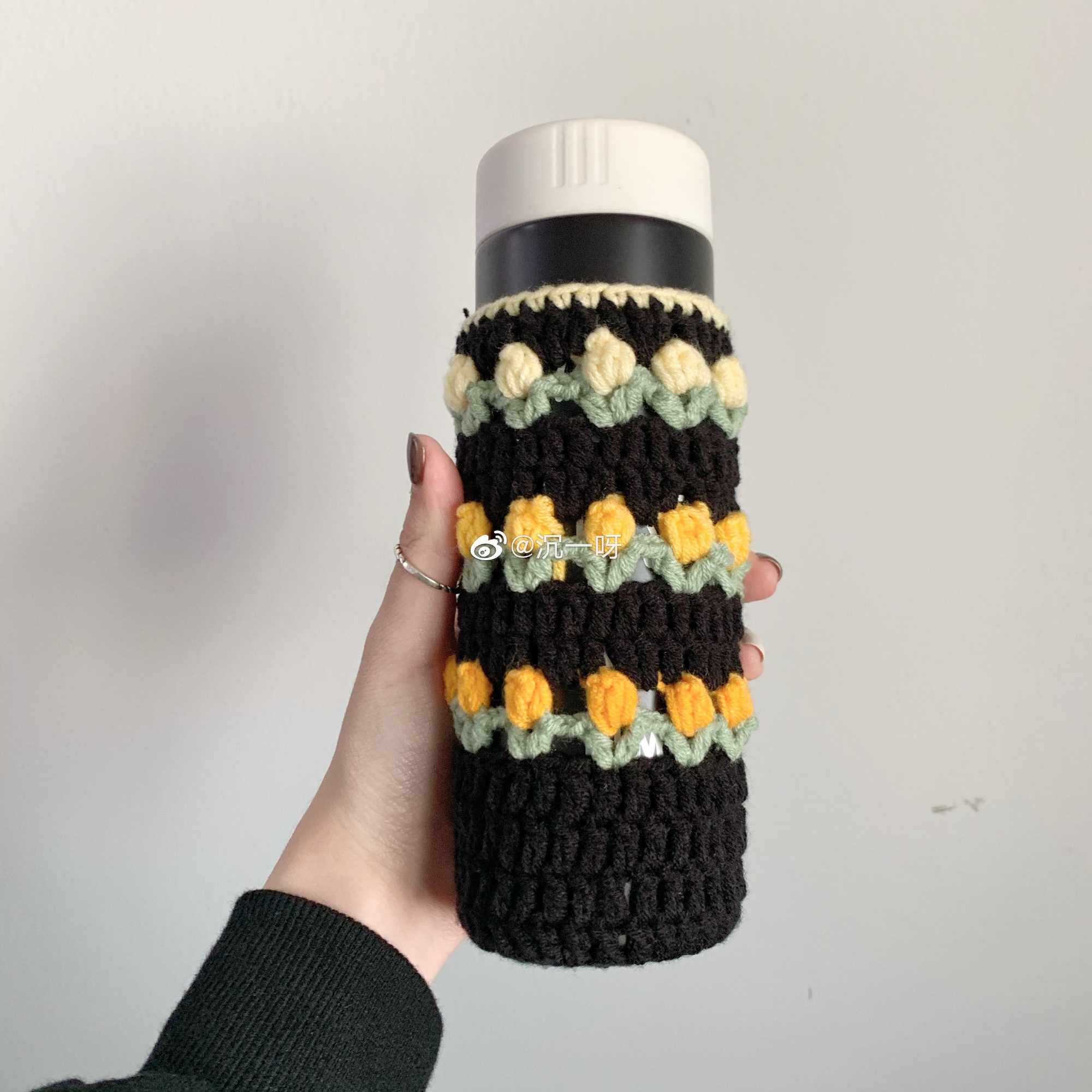 Hand crocheted wool tulip style cup holder Creative thermos cup with portable kitchen magician universal 400500ml