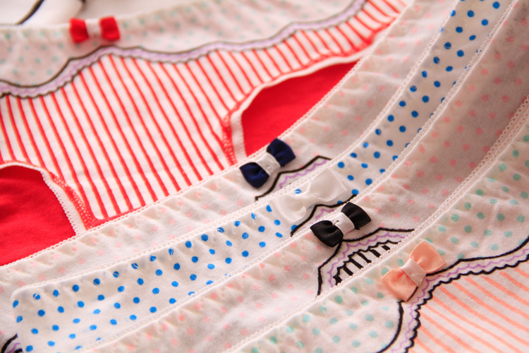 Đồ lót cotton nữ gợi cảm In nhỏ vừa và eo thấp Cô gái dễ thương hình tam giác cotton Đồ lót nữ bán buôn quần lót trẻ em