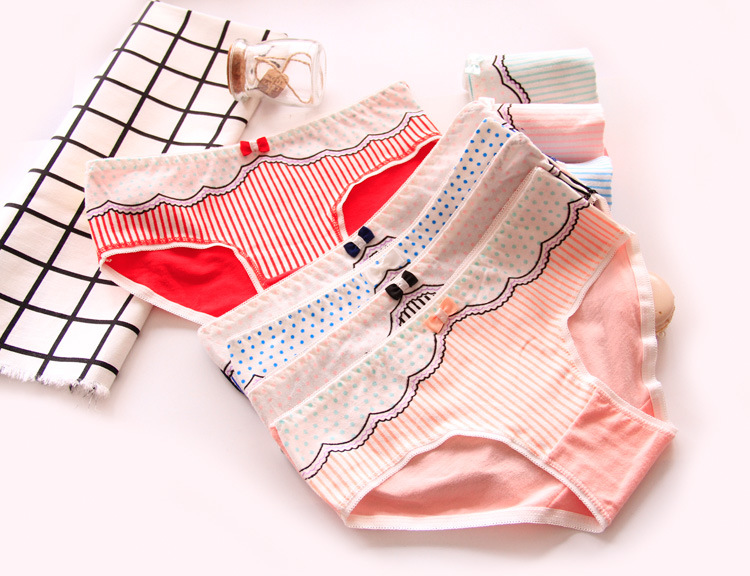 Đồ lót cotton nữ gợi cảm In nhỏ vừa và eo thấp Cô gái dễ thương hình tam giác cotton Đồ lót nữ bán buôn quần lót trẻ em