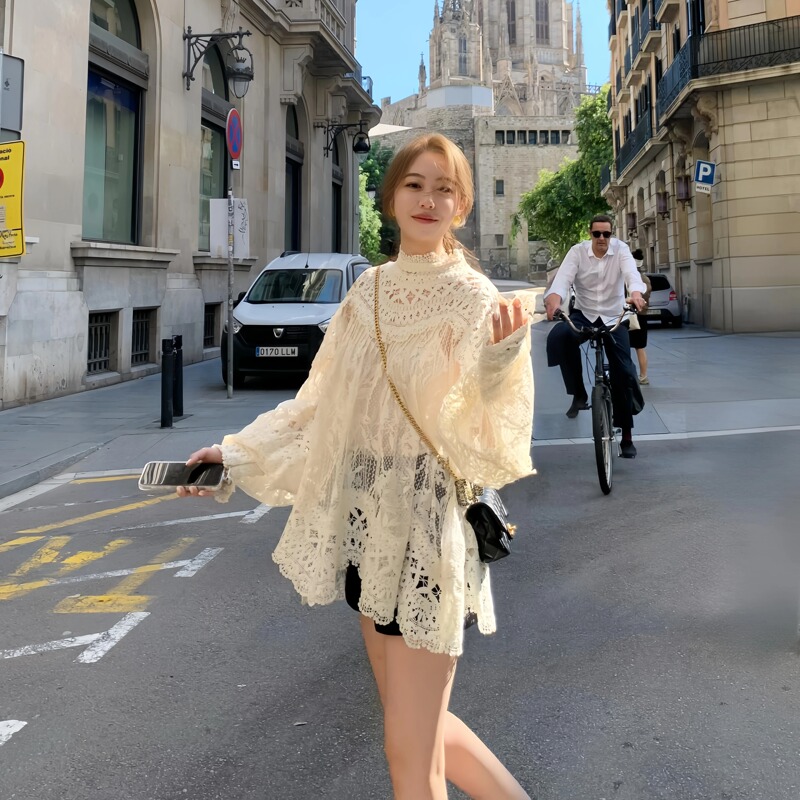 【French-Style Soft Lace】 Romantic Highlight! Full Lace Top for Women, Early Autumn Design, High-End Hollow-Out Shirt
