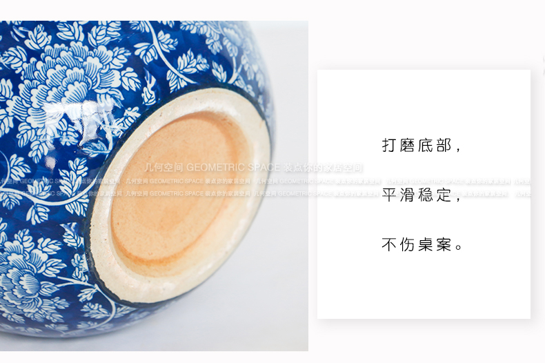 New Chinese style restoring ancient ways is the sitting room porch decorate table flower arranging flowers is blue and white storage tank with cover ceramic vase furnishing articles