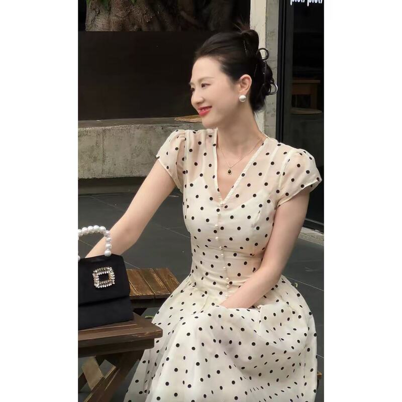 Recommended by Aqi! 5.25 【Heartbeat Polka Dots】 Summer Elegant V-Neck Polka Dot Slimming Dress Recommended by Aqi! 5.25 【Heartbeat Polka Dots】 Summer Elegant V-Neck Polka Dot Slimming Dress