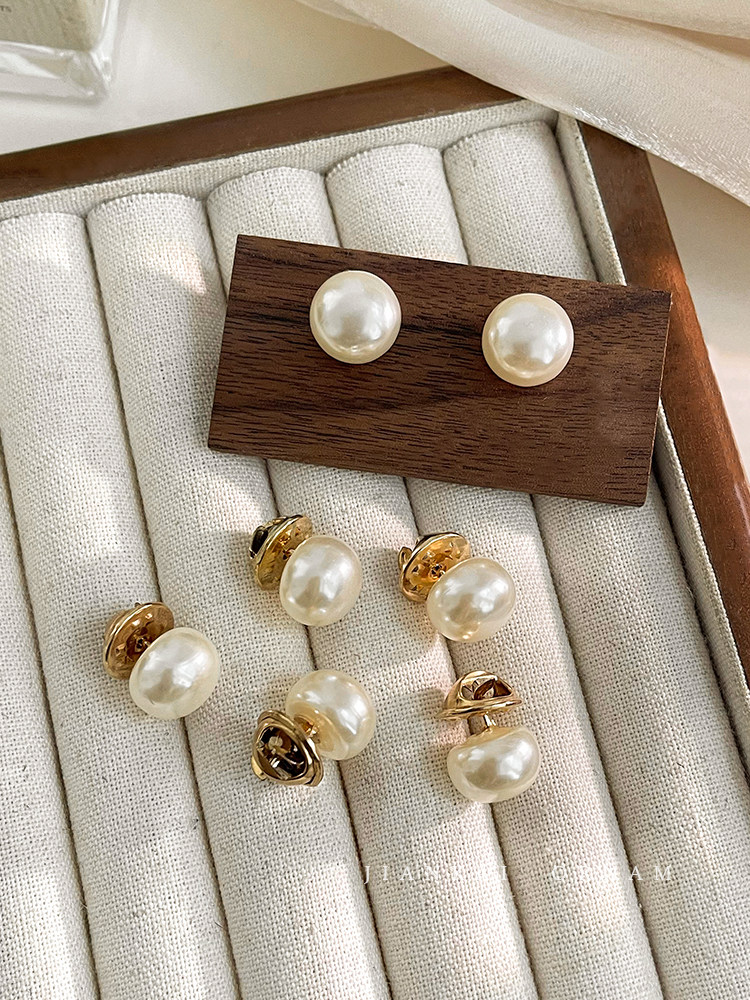 High-End Exquisite and Fashionable Pearl Brooch Button to Fix the Collar of Clothes, Chest Pin to Prevent Exposure, Hidden Button for Women
