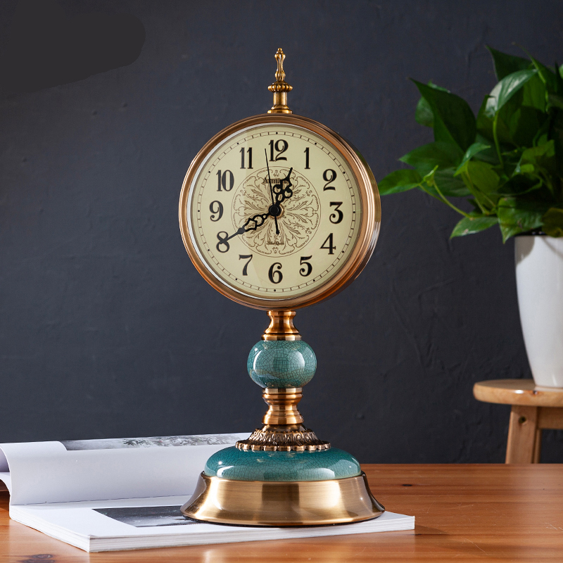 European-style table clock desktop table clock living room clock decoration American light luxury creative retro large silent desktop clock