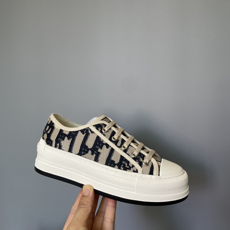 High-Quality 2025 New Style Monogram Embroidered Canvas Shoes, Thick-Soled Women's Platform Casual Shoes, Lace-Up Sneakers High-Quality 2025 New Style Monogram Embroidered Canvas Shoes, Thick-Soled Women's Platform Casual Shoes, Lace-Up Sneakers