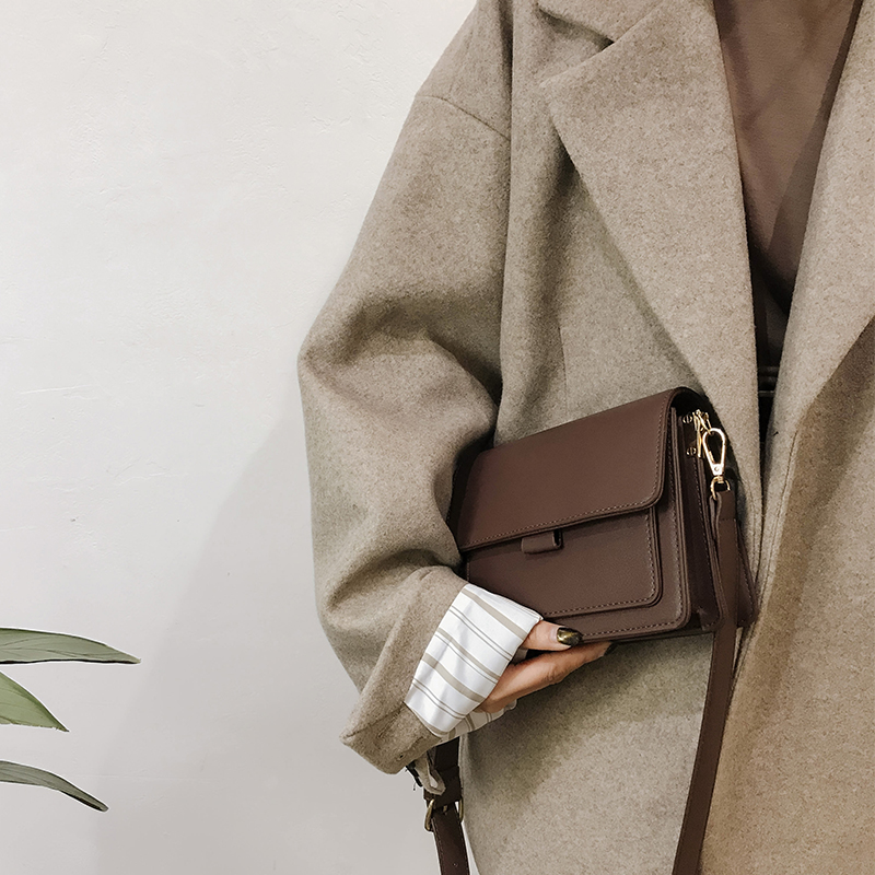 Hong Kong Tidal Card Bag Women 2023 New Fashion Brief About 100 Hitch A Little Square Bag Advanced Sensation Foreign Air Skew Satchel Shoulder Bag-Taobao