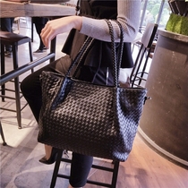 Hong Kong tide brand retro bag womens 2022 new Korean version large capacity fashion one-shoulder cross-body woven handbag