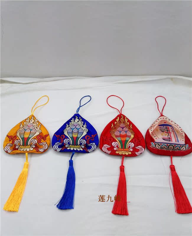 Tibetan fragrant bag fragrant bag Mornebao ten phase at ease with Tibetan fragrant powder fragrant bag Tie deity household car pendant