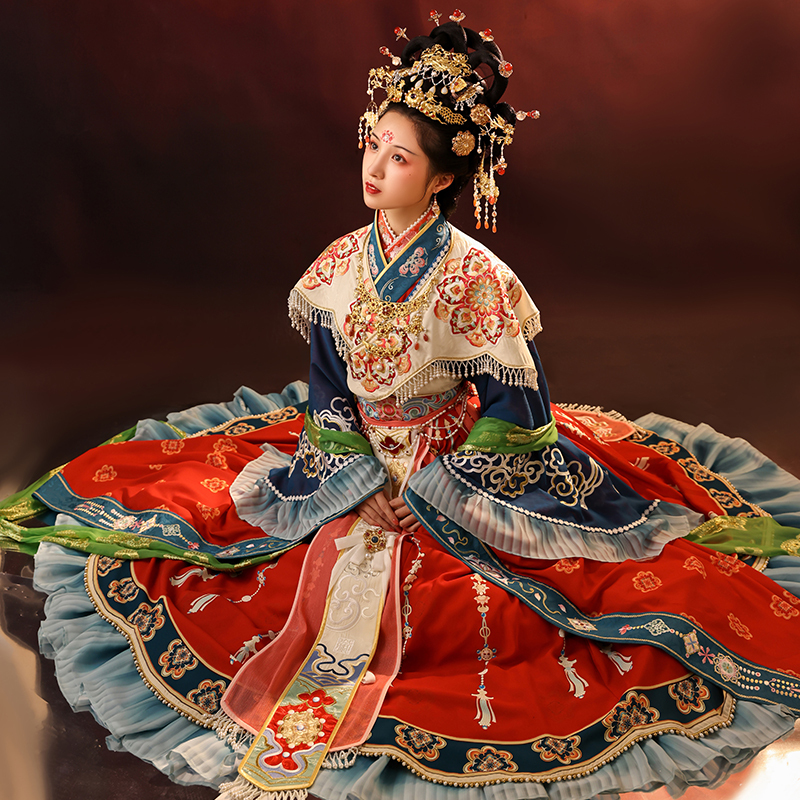 Mud-Dwelling Fairy Illustration - Qingdong Goddess Original Hanfu Elements Women's Heavy Embroidery Traditional Cloud Shoulder Dress