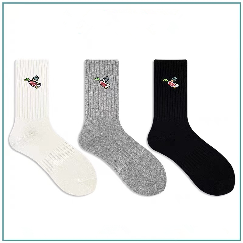 Japanese Trendy Brand Little Flying Duck Polar Bear Embroidered Mid-Calf Socks, Couple's College Style Unisex Sports Socks for Outdoor Wear, Pure Cotton Socks Japanese Trendy Brand Little Flying Duck Polar Bear Embroidered Mid-Calf Socks, Couple's College Style Unisex Sports Socks for Outdoor Wear, Pure Cotton Socks