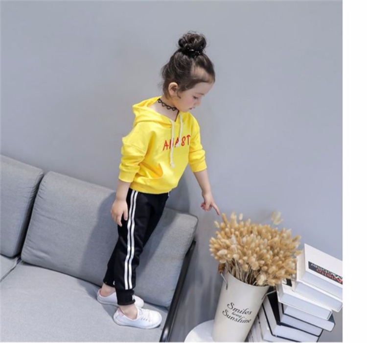Áo mới 2018 cho bé gái mùa thu Phong cách phương Tây phù hợp với bé Hàn Quốc mùa xuân và quần áo mùa thu cho bé áo len thể thao hai bộ đồ sơ sinh cho bé