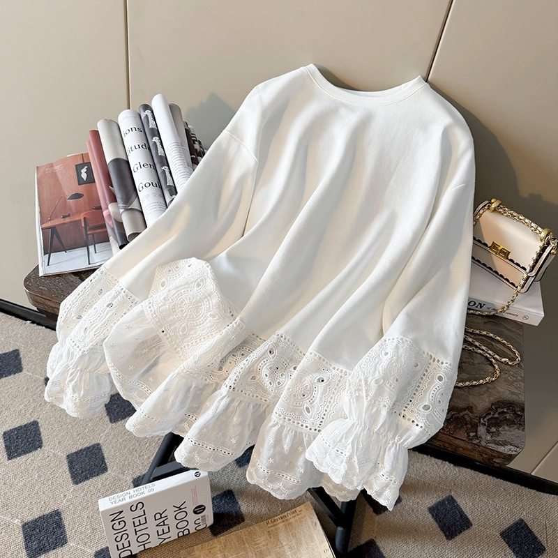 Plus Size 120kg White Lace Trim Long-Sleeve T-Shirt for Women, Loose Fit, Covers Body, Versatile Top for Spring and Autumn