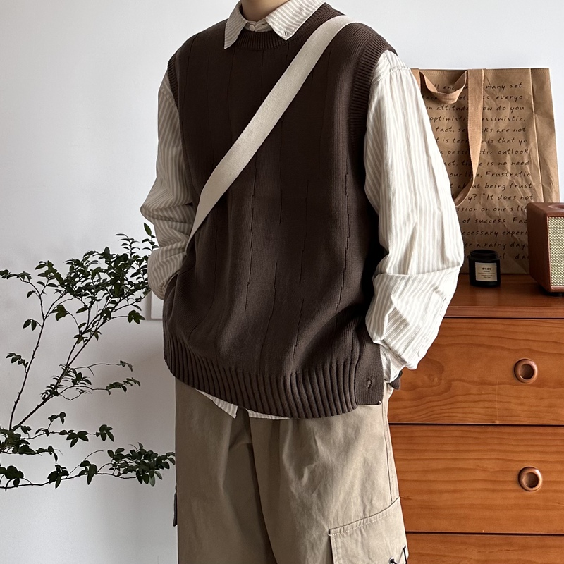 Japanese-Style Autumn and Winter Retro Simple High-End Round-Neck Sweater Vest Solid Color Couple Design Vest for Men and Women