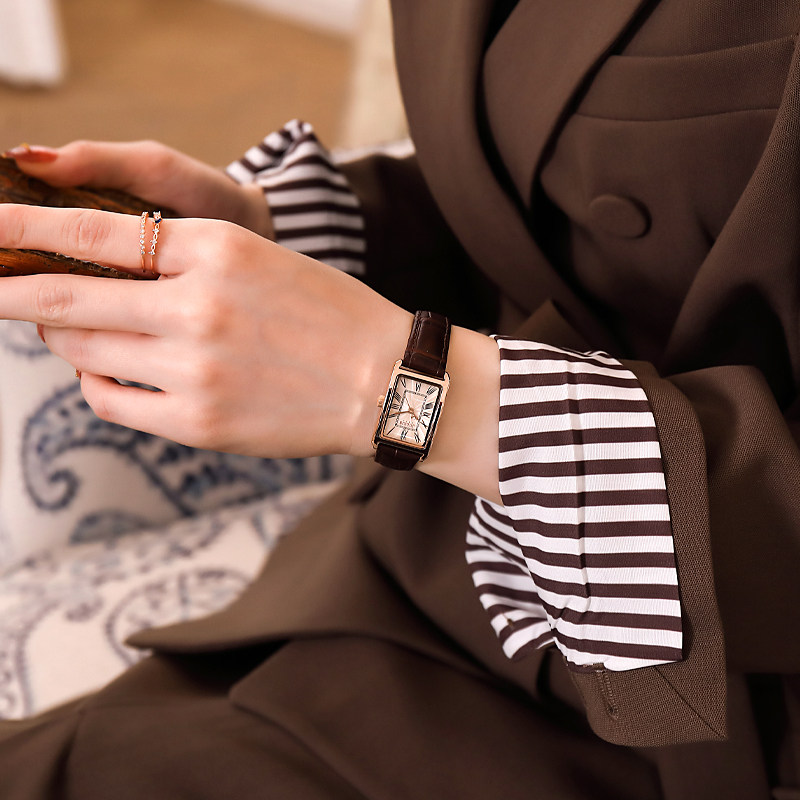 Poly Hour Watches Women Small Crowd Light Extravagant Senior Feel 2021 New Minimalist Temperament Lady Quartz Small Square Table