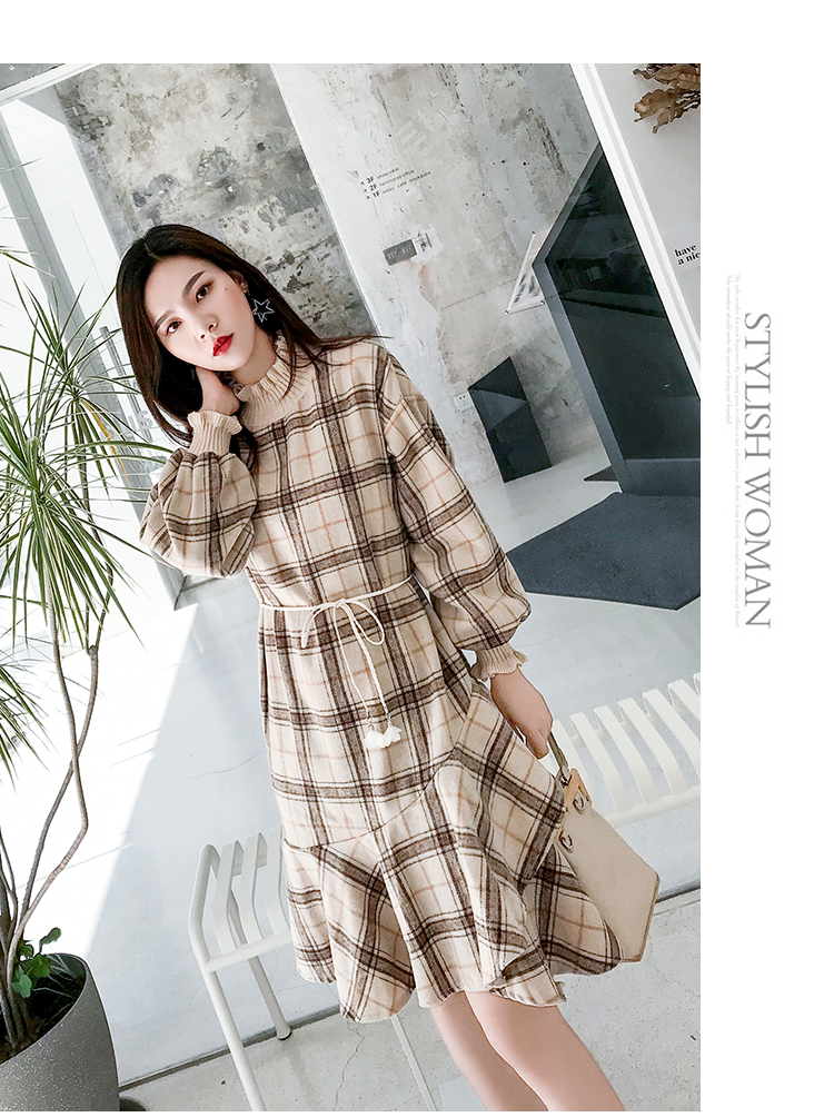 VK旗艦店 韓系格紋毛呢拼接針織荷葉邊魚尾長袖洋裝